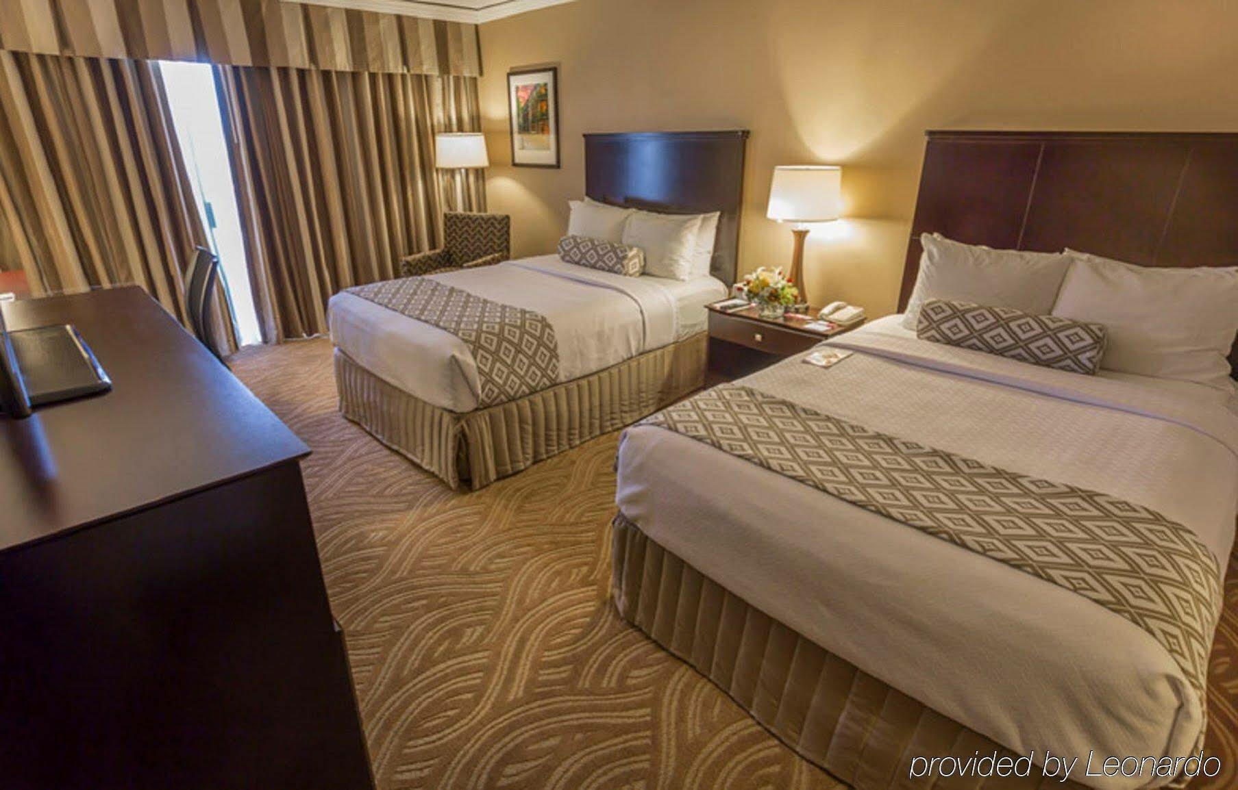 Hotel Crowne Plaza Executive Center By Ihg 4*