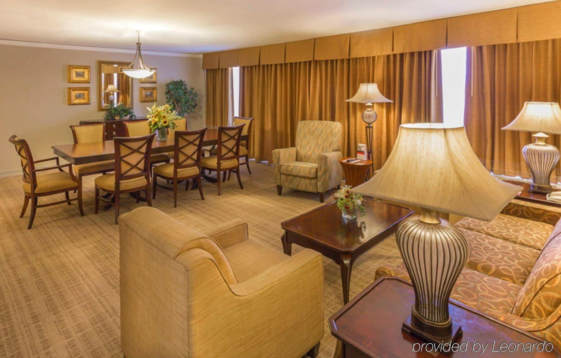 Crowne Plaza Executive Center By Ihg Hotel Baton Rouge